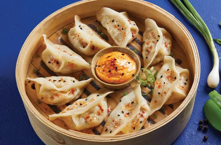 CHICKEN MOMOS